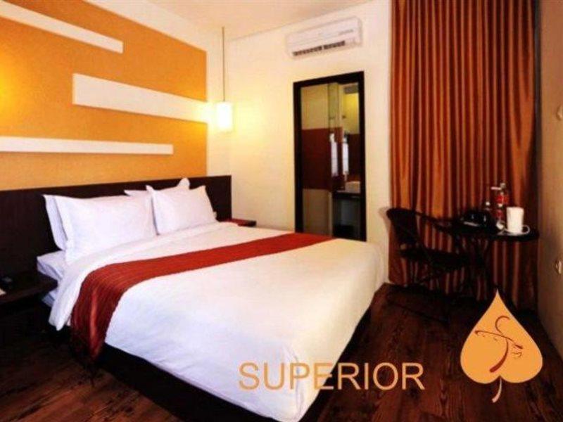 Savali Hotel Паданг Екстер'єр фото